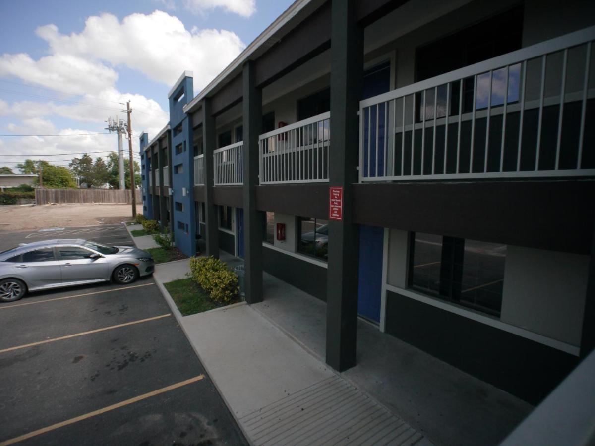 Texas Inn Mcallen Airport Exterior photo